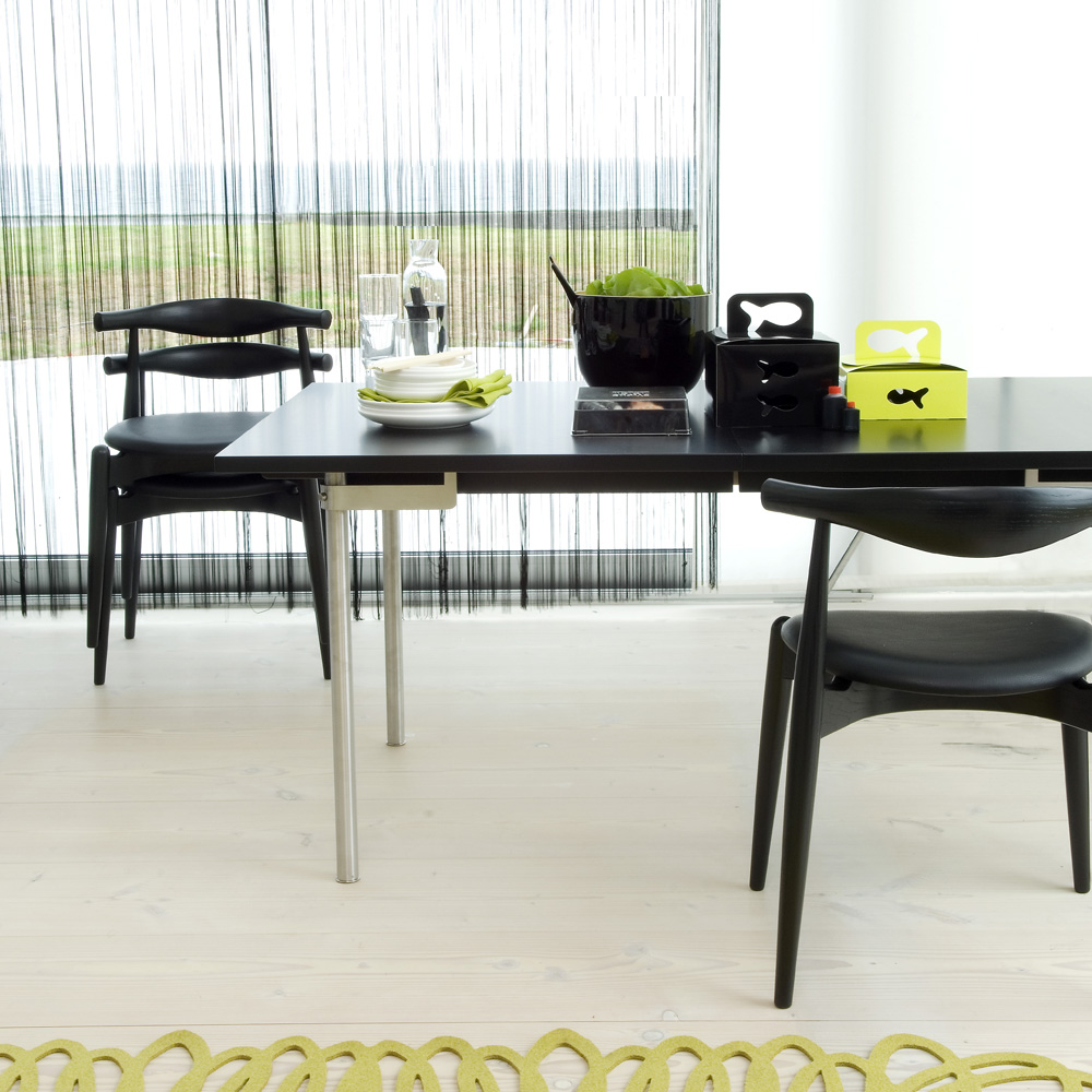 CH20 Elbow Chair