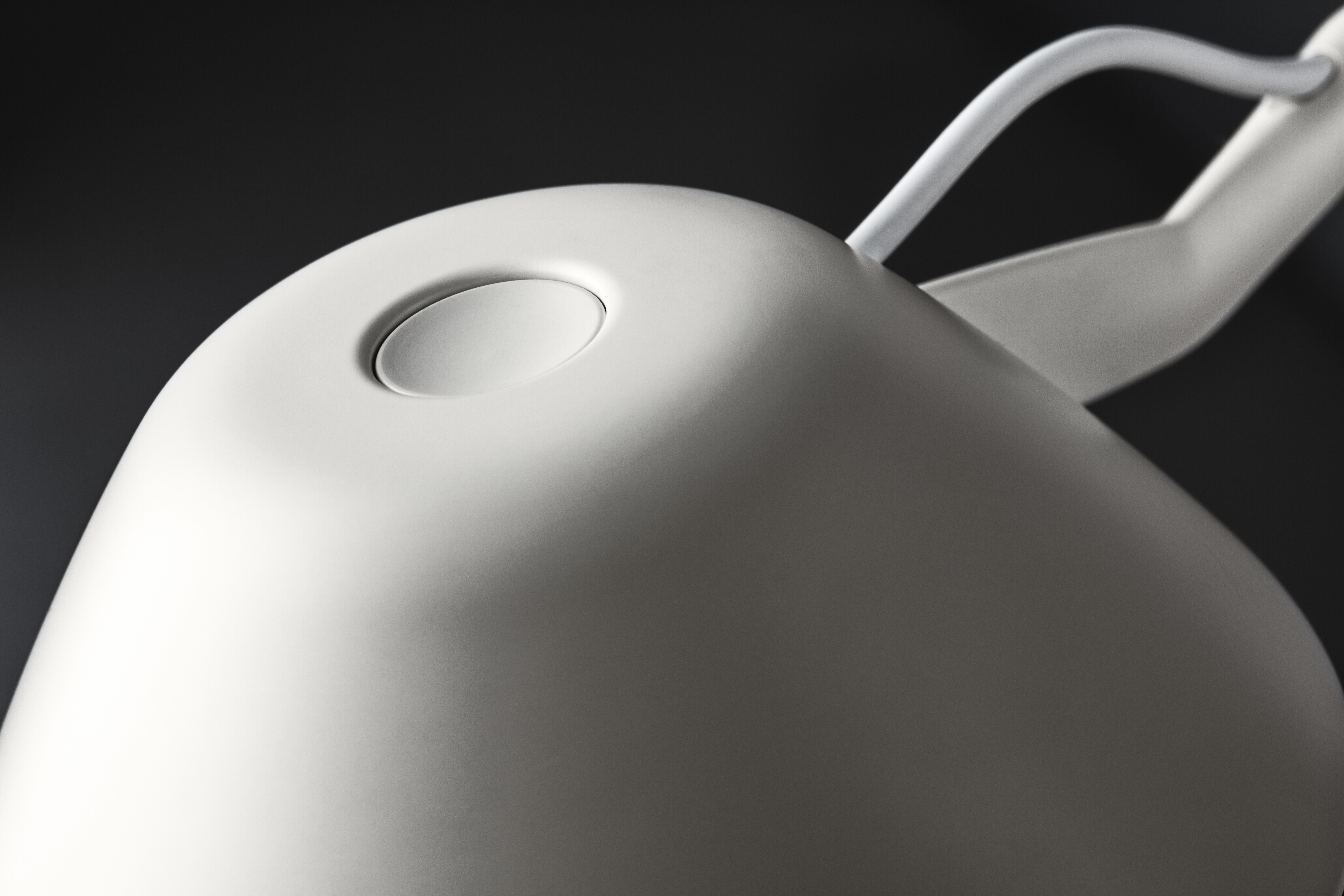 aq01-white-detail-01
