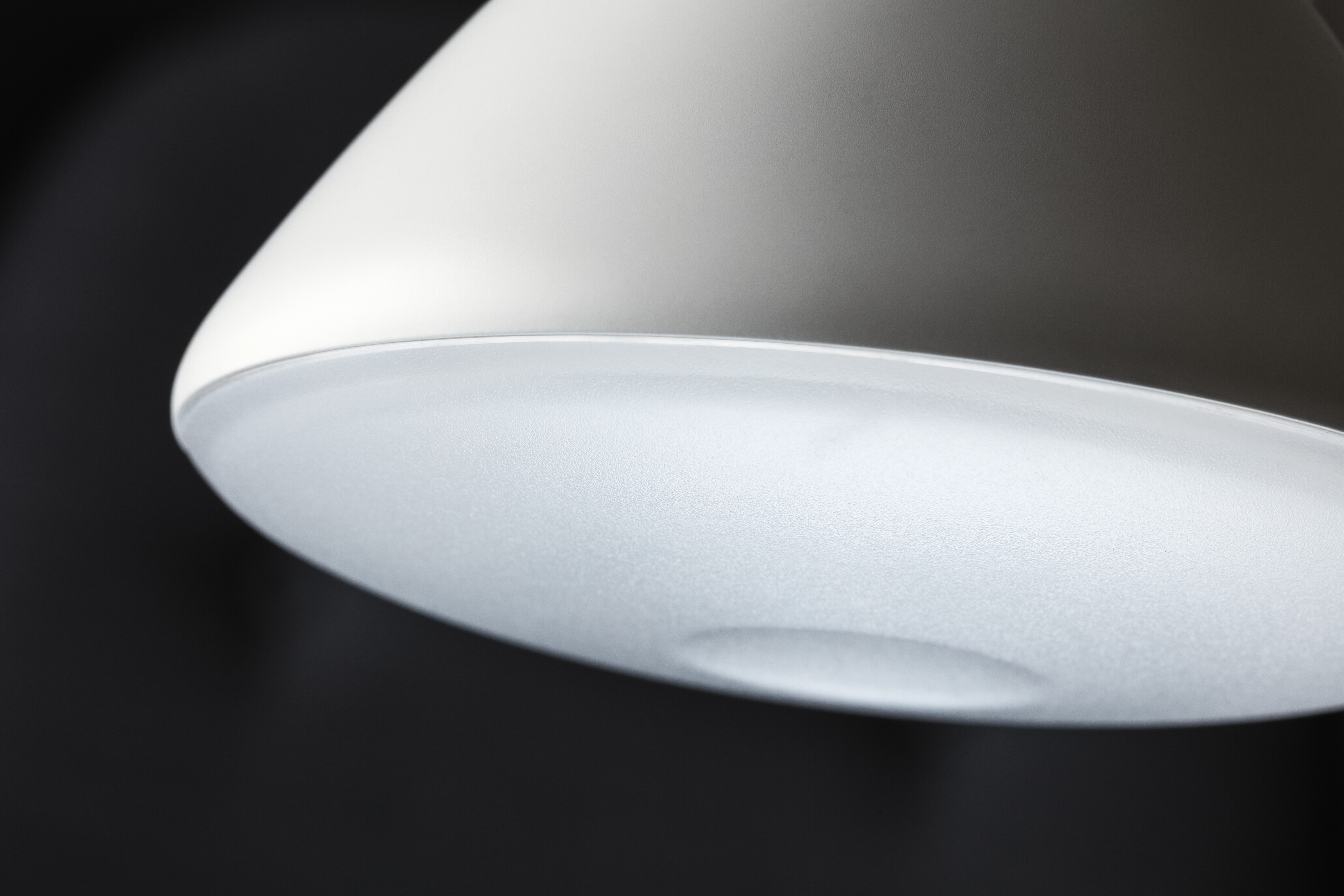 aq01-white-detail-02