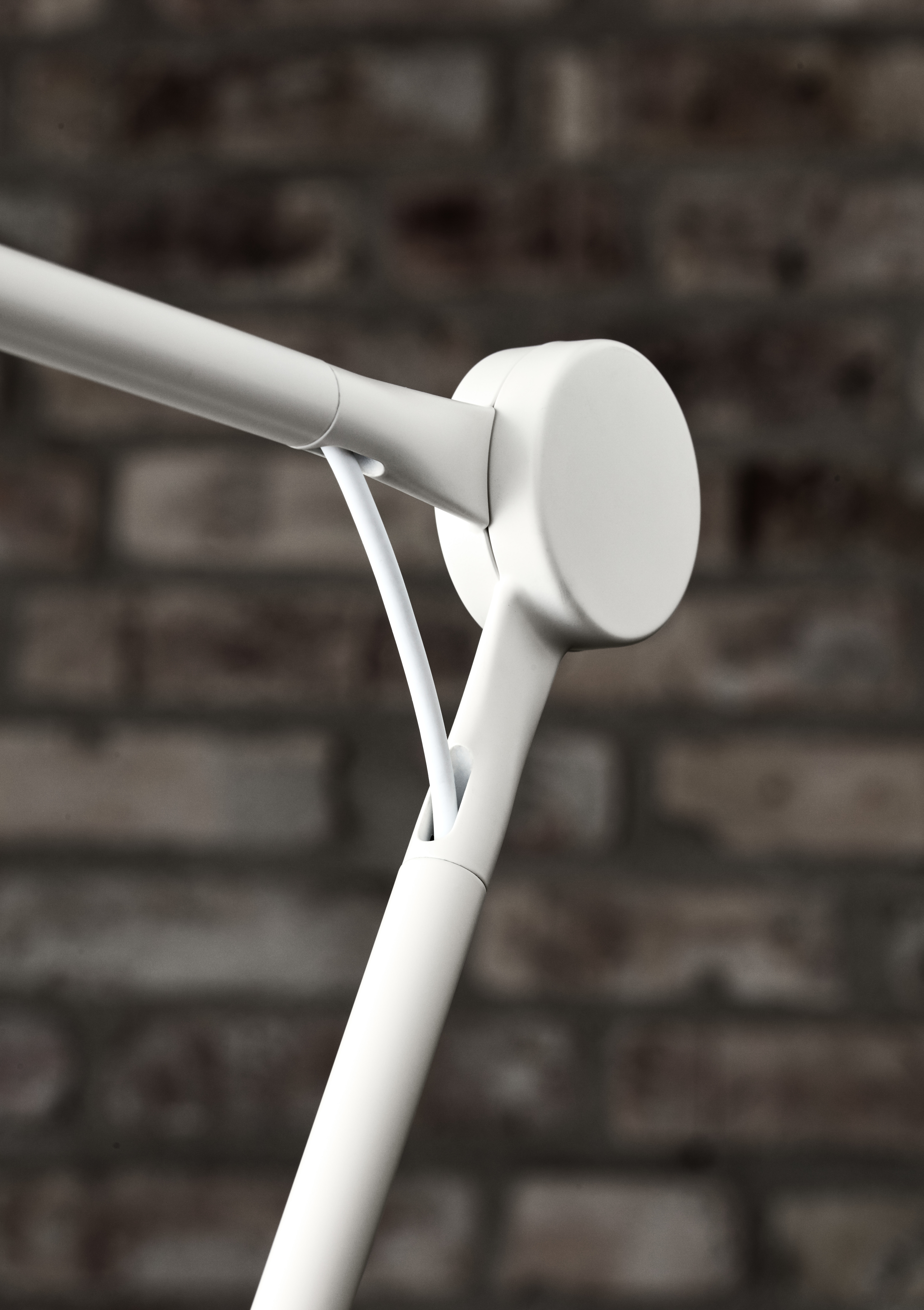 aq01-white-detail-04