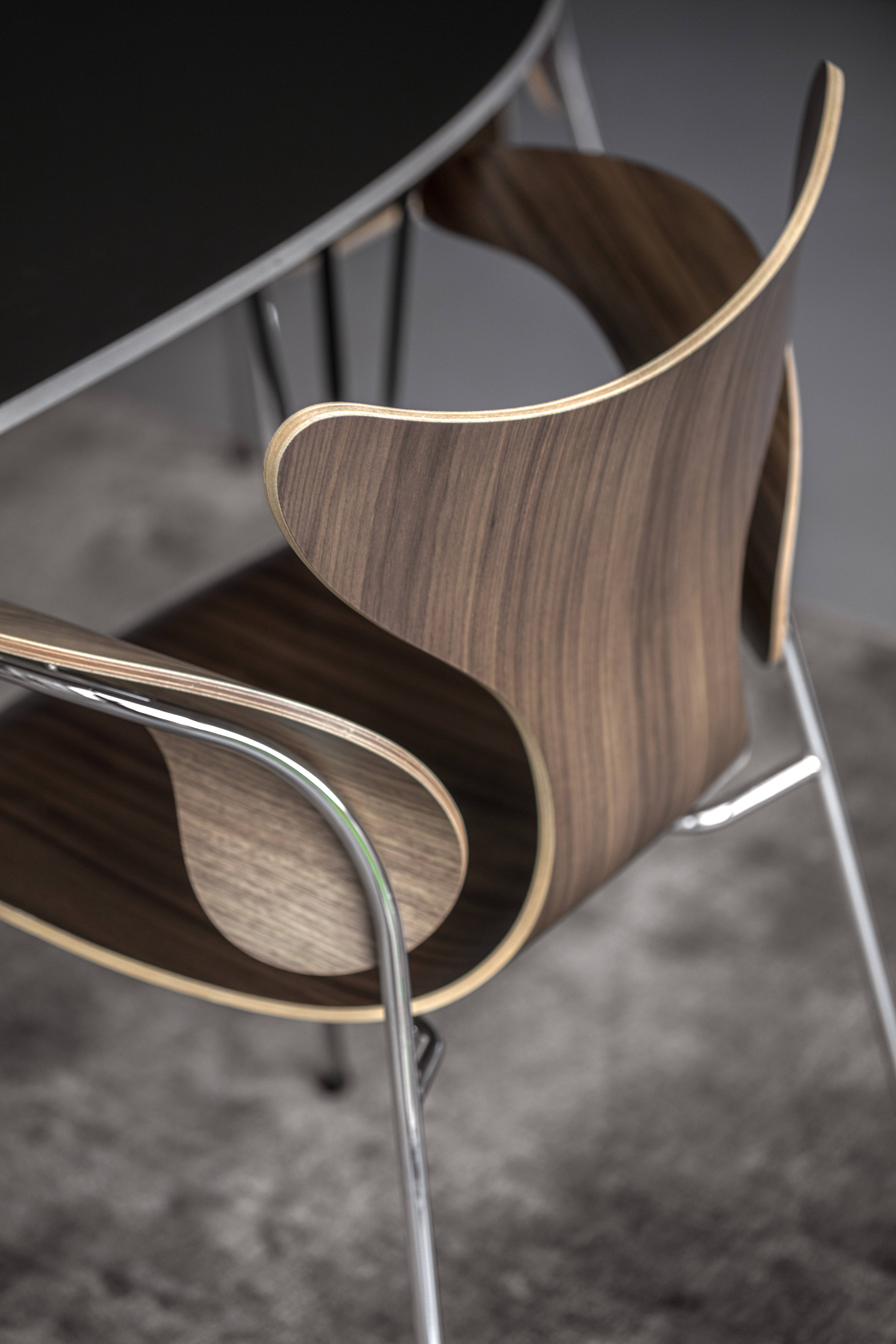 fh-lily-3208-arne-jacobsen-50-years-walnut-chrome-6