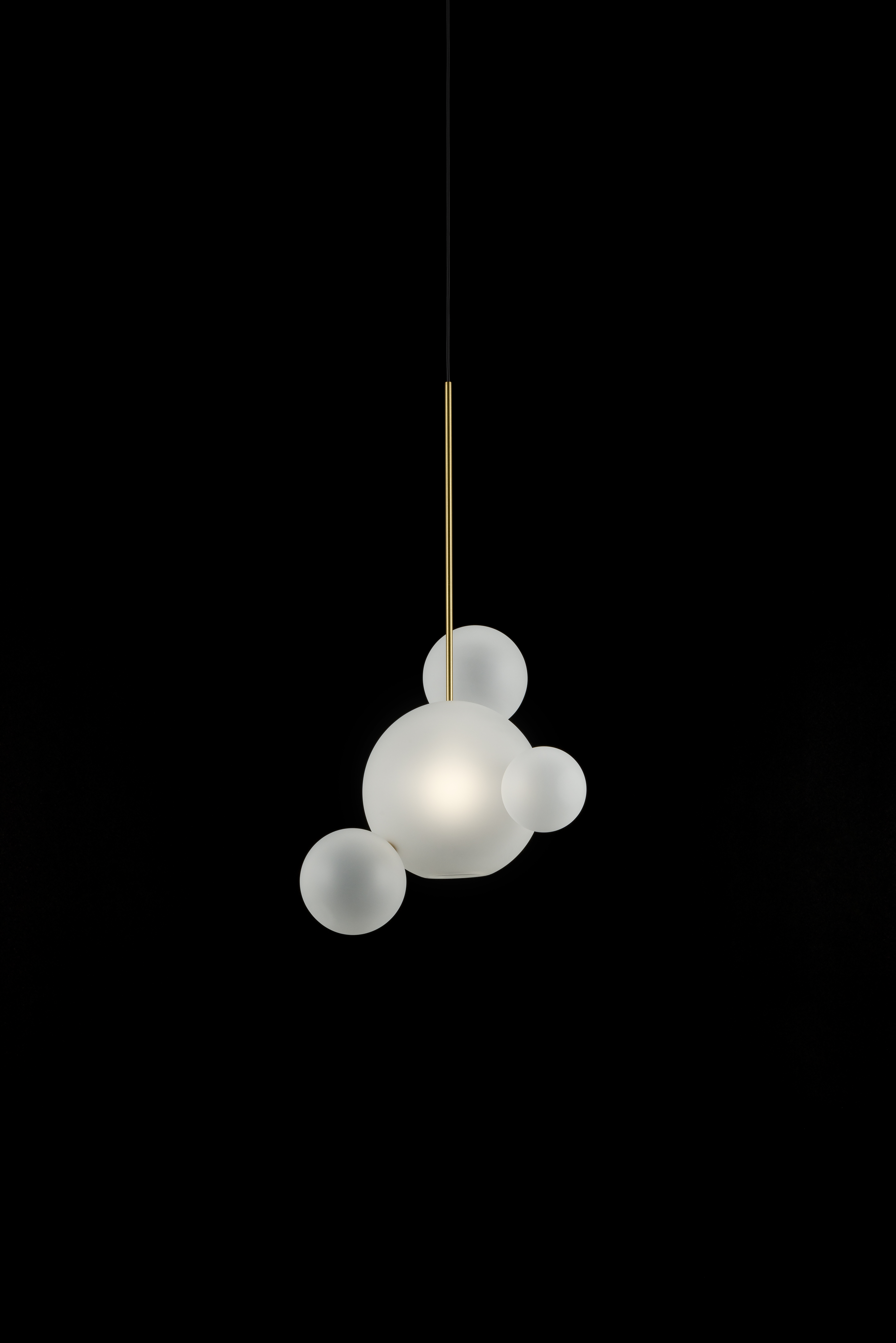 giopatocoombes-bolle-frosted-pendant-04-bubbles-ph-federicovilla