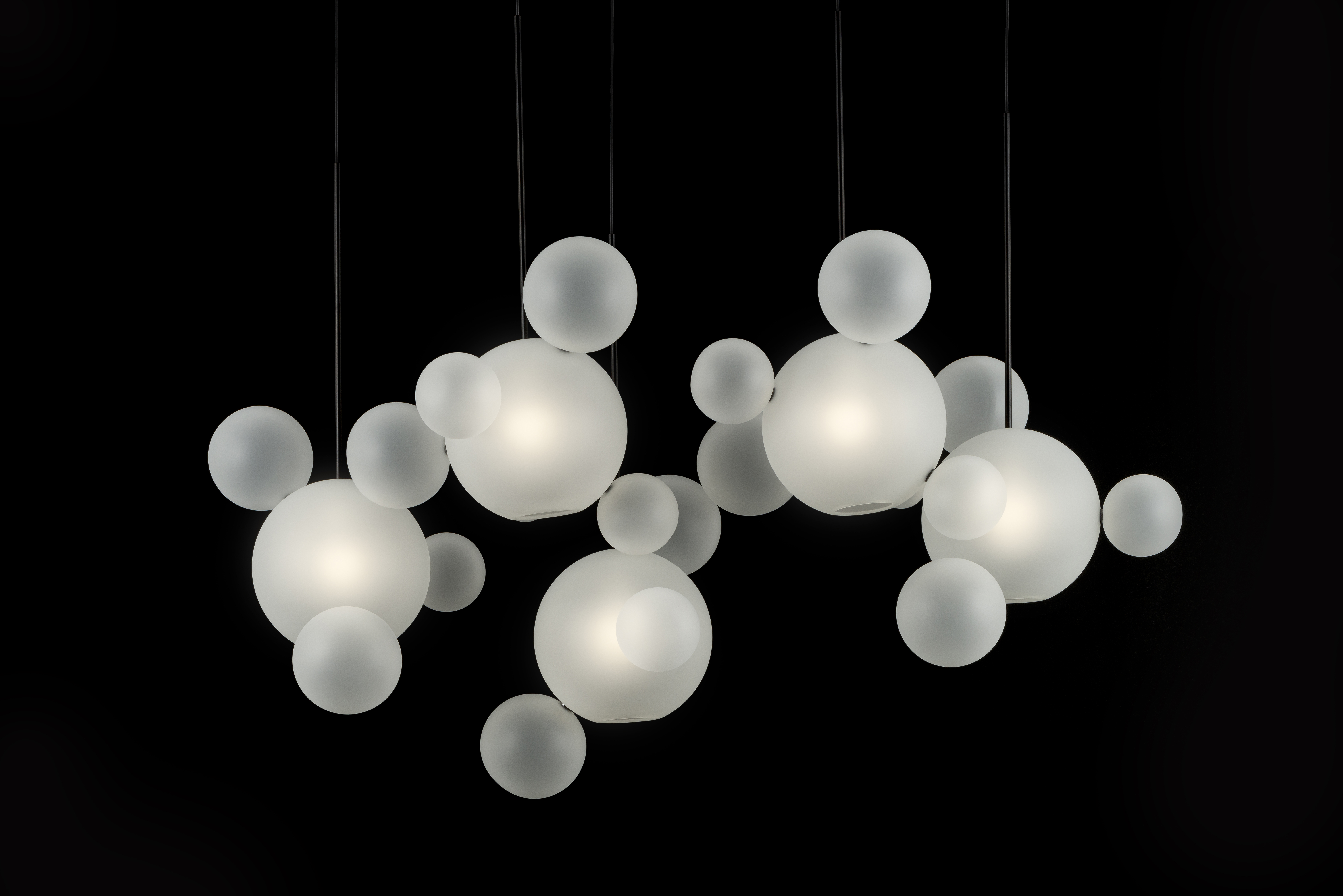 giopatocoombes-bolle-frosted-zigzag-chandelier-24-bubbles-ph-federicovilla