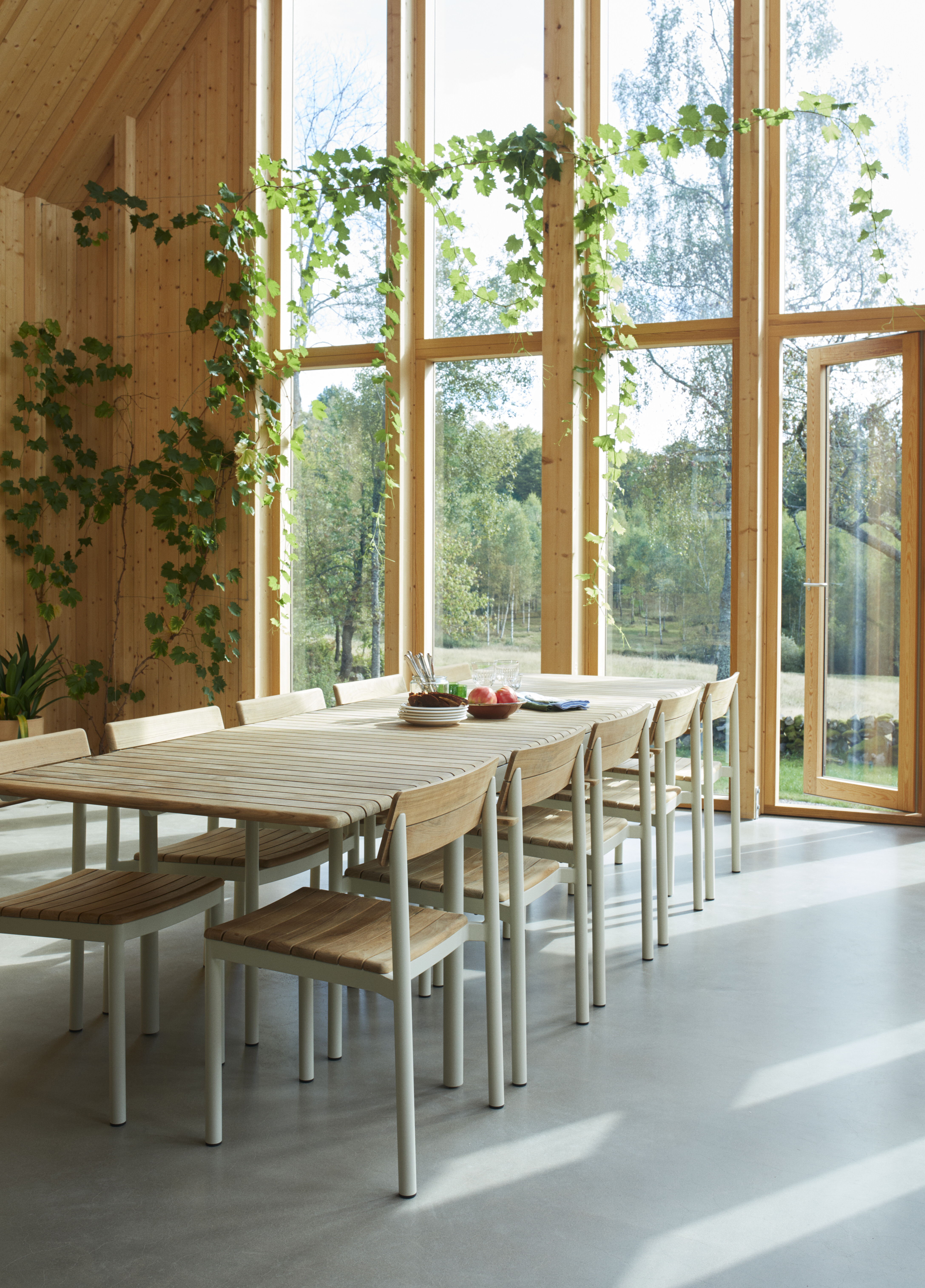 pelagus-table-extension-plate-chair-and-armchair-01