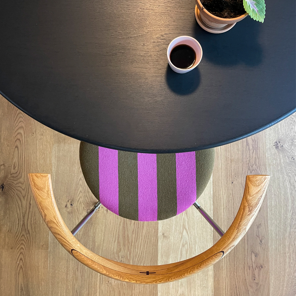 PP75 Dining Table