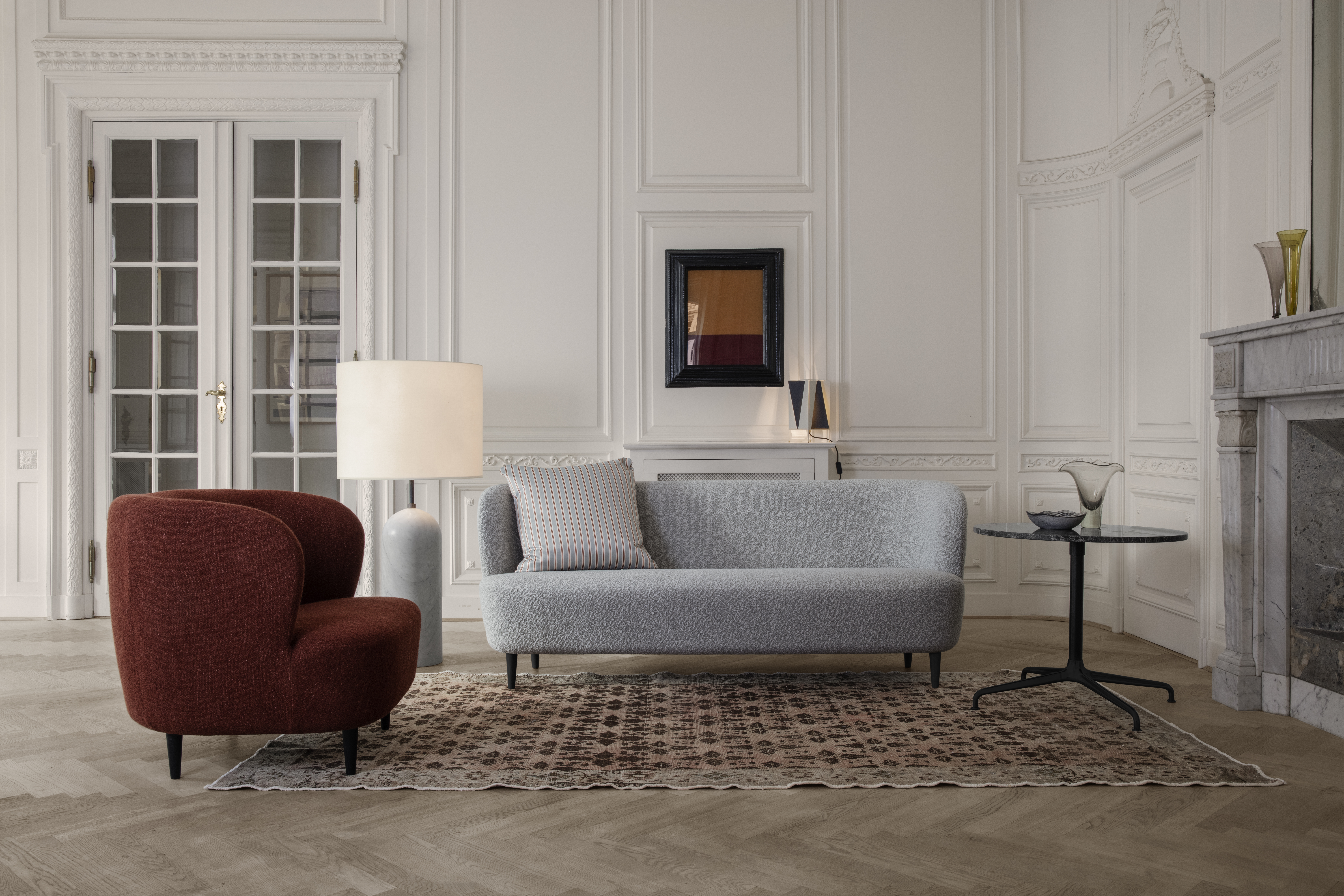 stayloungechair-gravityfloorlampxl-staysofa-b-4tablelamp-beetleloungetable-on