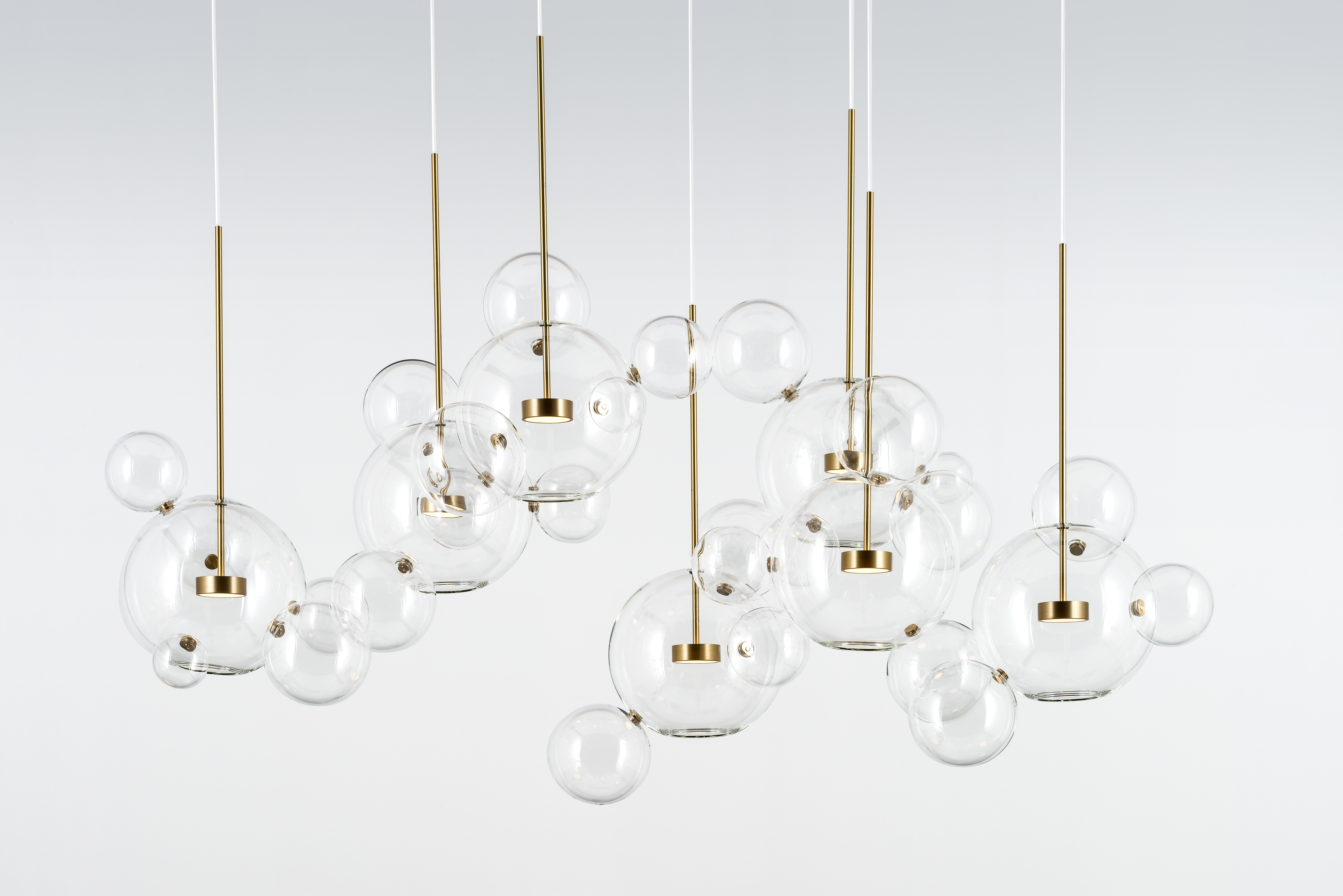 giopatocoombes-bolle-zigzag-chandelier-34-bubbles-ph-credit-federico-villa-white